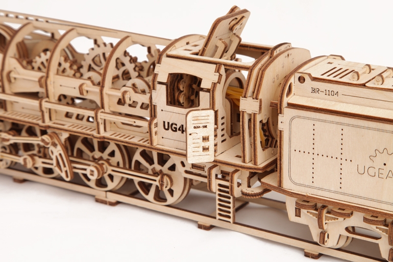 Train_ugears_details_ugears train kickstarter, ugears locomotief amazon, ugears rails, houten treinset