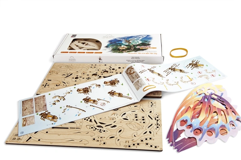 Ugears-Butterly-vlinder, butterfly, floewer, bloem, ugears, ugear, ugears modellen, ugears mechanische modellen, cadeau-idee, hobby idee