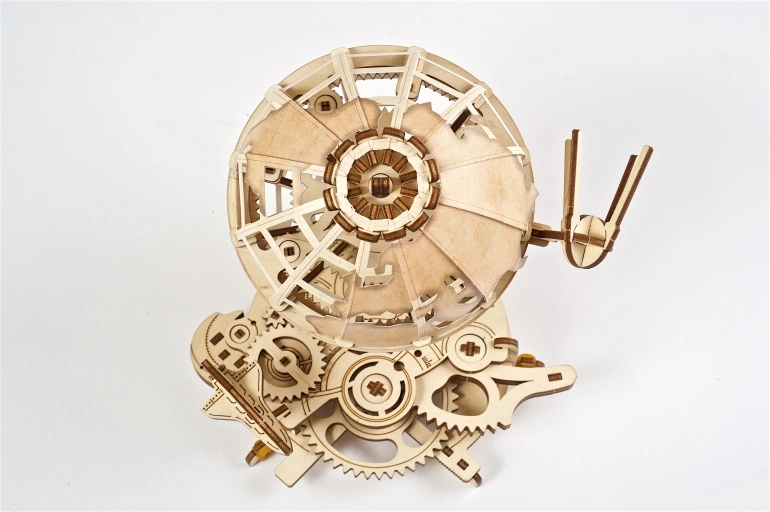 Ugears-Globus-Model-globus, earth, kaart, aarde, ugears, ugear, ugears modellen, ugears mechanische modellen, cadeau-idee, hobby idee, ugears waar te kopen, versnellingen vector, versnellingen lego, ugears am