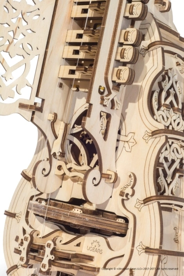 Ugears Hurdy-Gurdy white_bg-ugears draailier, ugears draailier, ugears draailierbespreking, ugears draailierstemafstemming, ugears-instrument, ugears draailierset, ugears draailierkoppelingen, ugears draailier