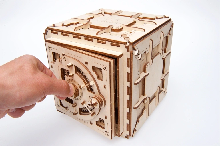 Ugears-Safe-Model ugear safe, ugears safe combination, mechanical 3d safe puzzle, 3d puzzle safe, ugears safe manual, ugears safe lock