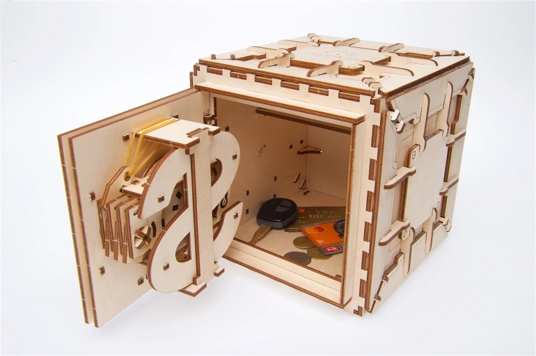 Ugears-Safe-Model ugears veilig, houten kluis, veilige mechanische 3d puzzel door ugears, ugear veilig, ugears veilige combinatie, mechanische 3d veilige puzzel