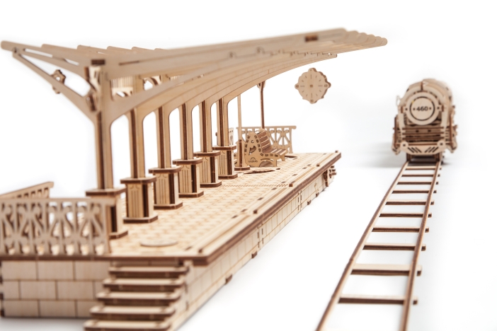 Railway-Platform-model model ugears railway platform, ugears railway platform review, ugears perron, ugears perron beoordeling, station, trein, train