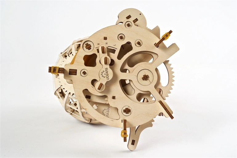 Ugears-Globus-Model globus, earth, kaart, aarde, ugears, ugear, ugears modellen, ugears mechanische modellen, cadeau-idee, hobby idee, ugears waar te kopen, versnellingen vector, versnellingen lego, ugears am