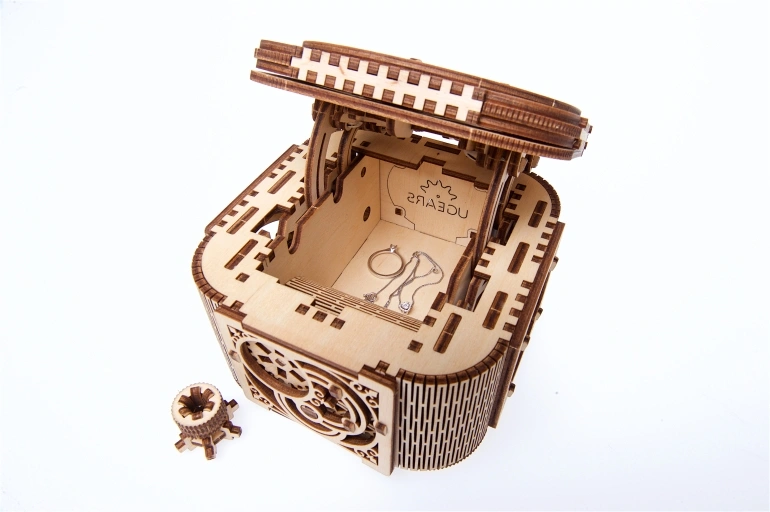 Ugears-Treasure-Box-model_ugears schatkist, ugears puzzel doos, ugears sieraden doos, ugears schatkist instructies, ugears schatkist montage, ugears 70031, puzzel doos, mysterie doos, ugears puzzel doos